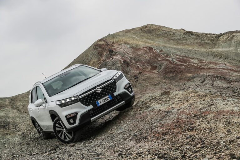 Suzuki S-Cross Hybrid 140 V in prova: le immagini