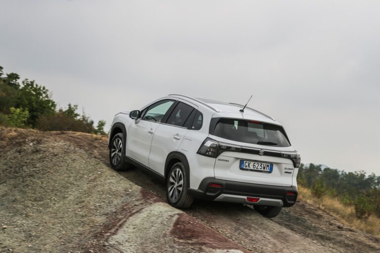 Suzuki S-Cross Hybrid 140 V in prova: le immagini
