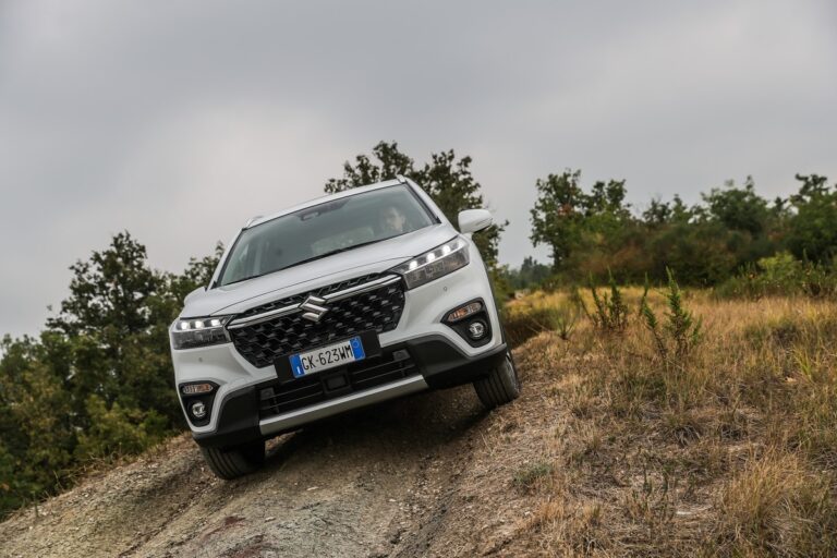 Suzuki S-Cross Hybrid 140 V in prova: le immagini