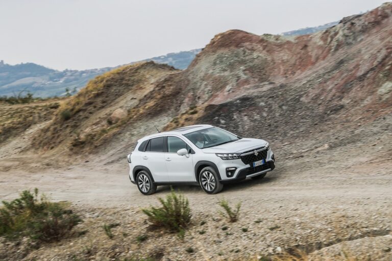 Suzuki S-Cross Hybrid 140 V in prova: le immagini