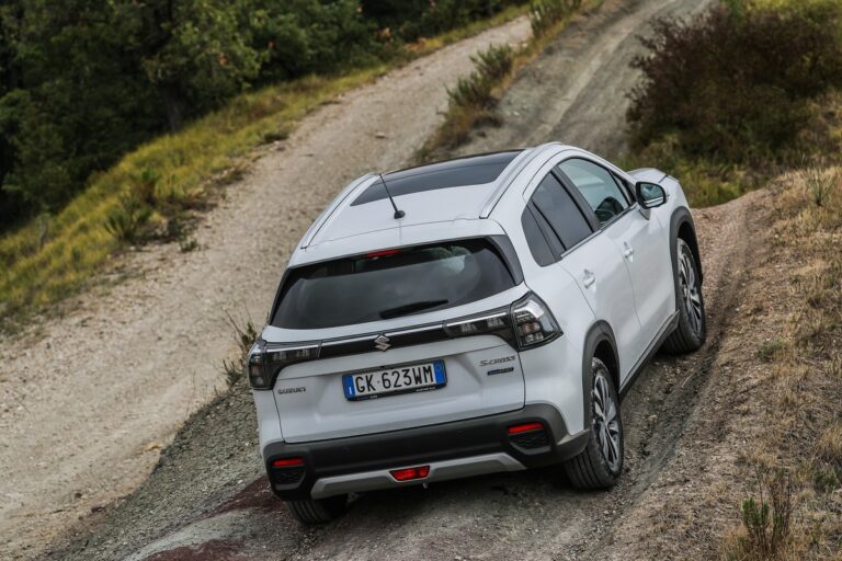 Suzuki S-Cross Hybrid 140 V in prova: le immagini