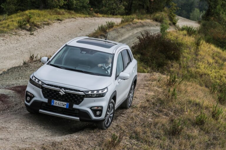 Suzuki S-Cross Hybrid 140 V in prova: le immagini