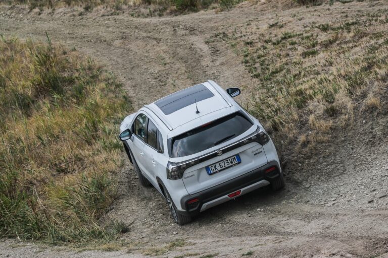 Suzuki S-Cross Hybrid 140 V in prova: le immagini