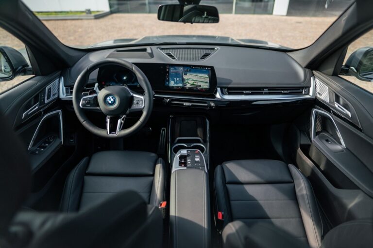 BMW iX1 in prova: le immagini