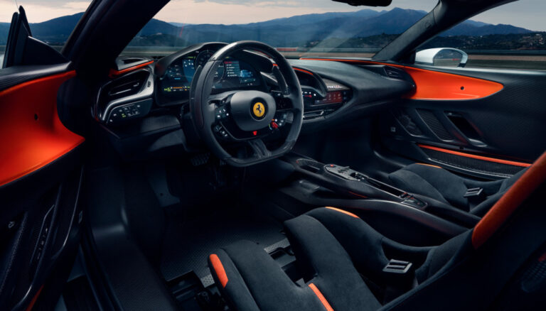 Ferrari SF90XX Stradale e Spider: le foto ufficiali