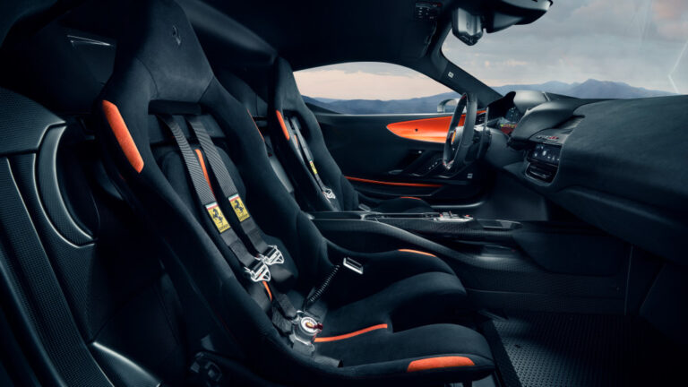 Ferrari SF90XX Stradale e Spider: le foto ufficiali