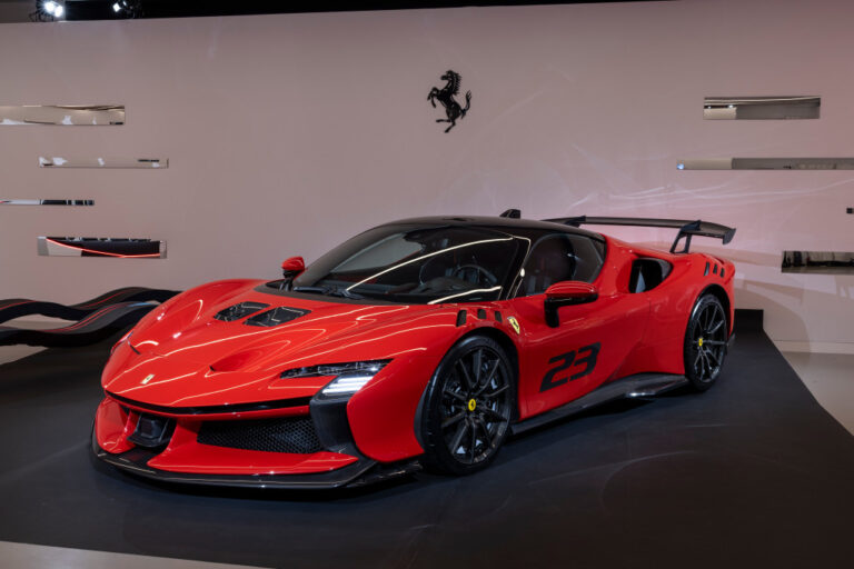 Ferrari SF90XX Stradale e Spider: le foto ufficiali