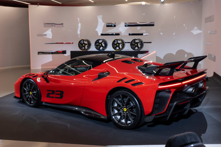 Ferrari SF90XX Stradale e Spider: le foto ufficiali