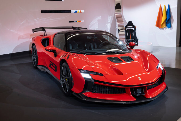 Ferrari SF90XX Stradale e Spider: le foto ufficiali