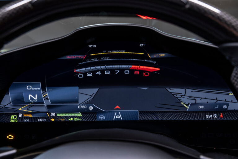 Ferrari SF90XX Stradale e Spider: le foto ufficiali
