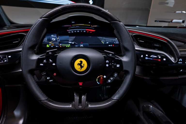 Ferrari SF90XX Stradale e Spider: le foto ufficiali