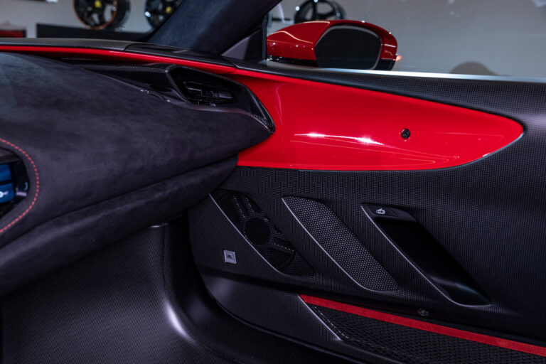 Ferrari SF90XX Stradale e Spider: le foto ufficiali