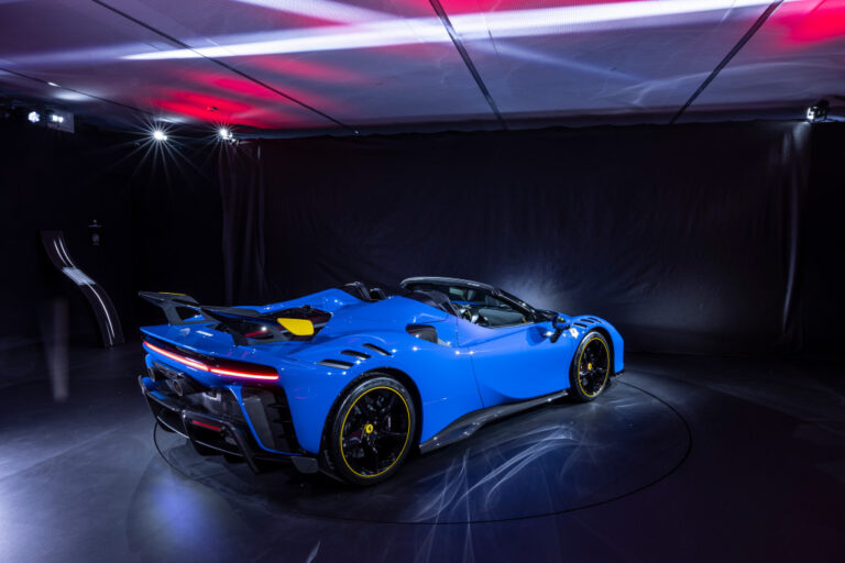 Ferrari SF90XX Stradale e Spider: le foto ufficiali