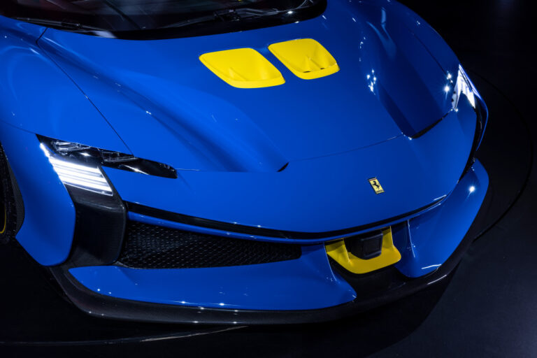 Ferrari SF90XX Stradale e Spider: le foto ufficiali