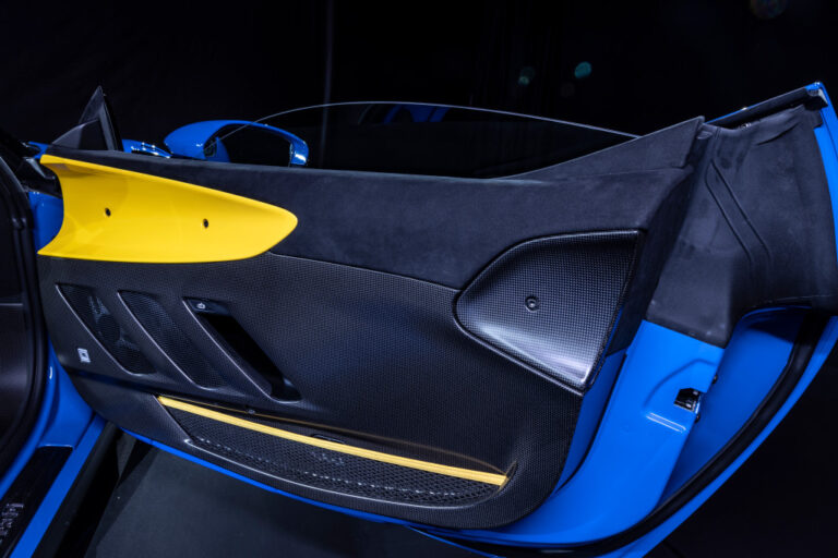 Ferrari SF90XX Stradale e Spider: le foto ufficiali