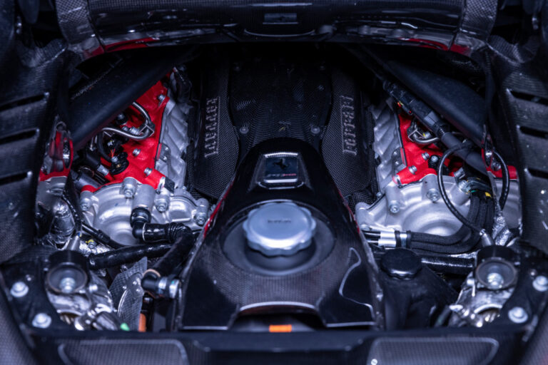Ferrari SF90XX Stradale e Spider: le foto ufficiali
