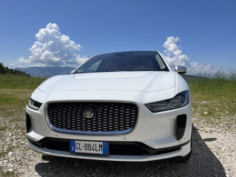 Jaguar I-Pace: le foto della prova su strada