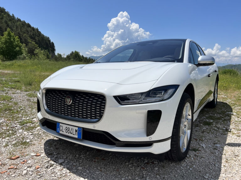Jaguar I-Pace: le foto della prova su strada