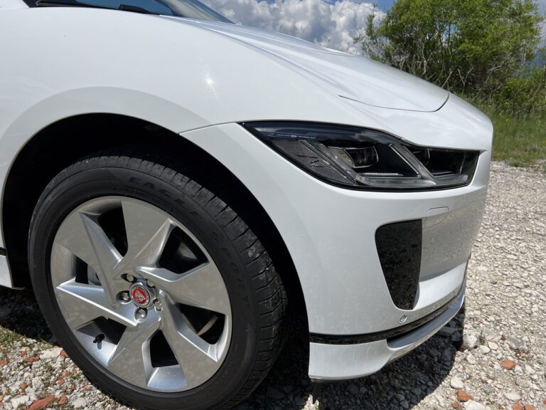 Jaguar I-Pace: le foto della prova su strada