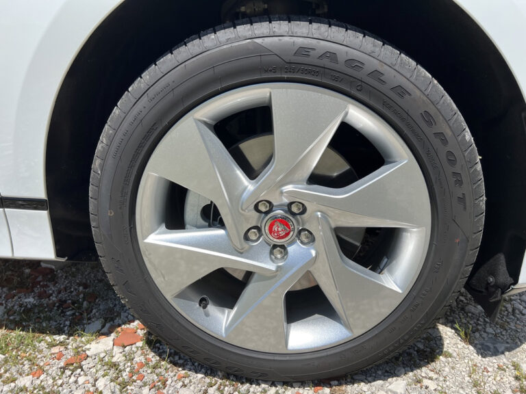 Jaguar I-Pace: le foto della prova su strada