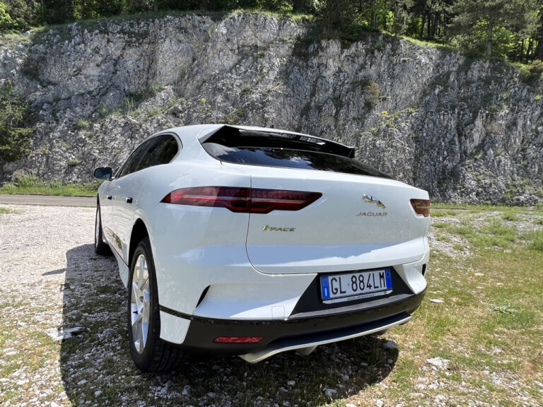 Jaguar I-Pace: le foto della prova su strada