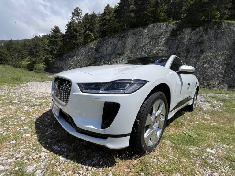 Jaguar I-Pace: le foto della prova su strada