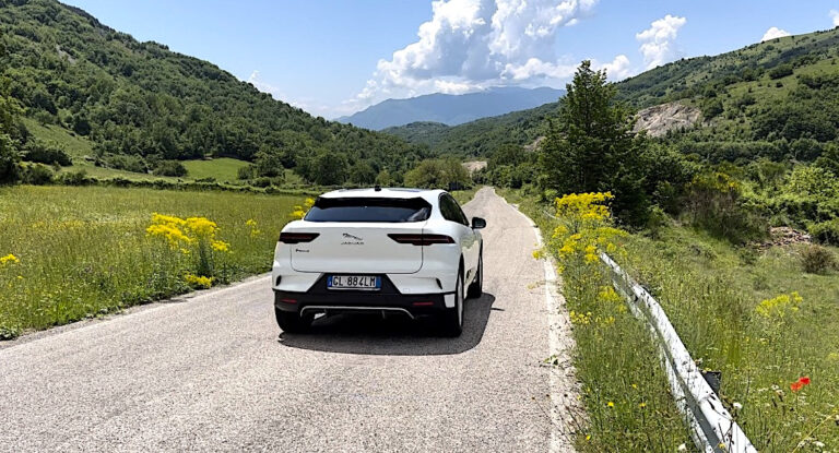 Jaguar I-Pace: le foto della prova su strada