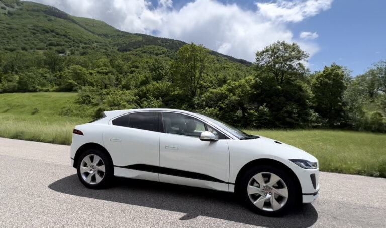Jaguar I-Pace: le foto della prova su strada