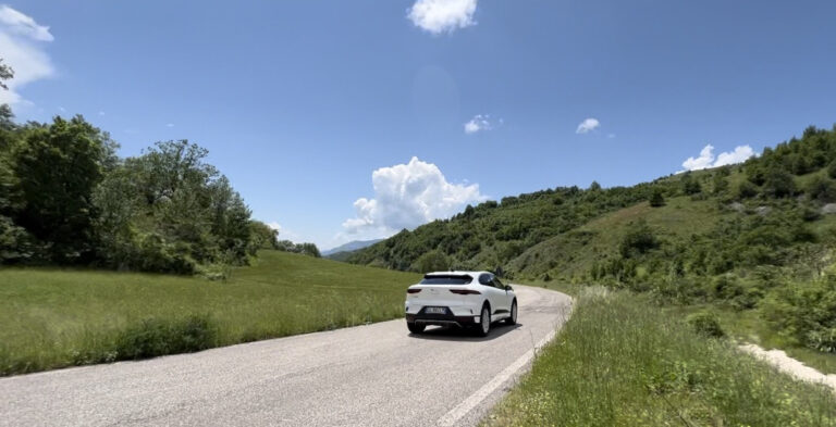 Jaguar I-Pace: le foto della prova su strada