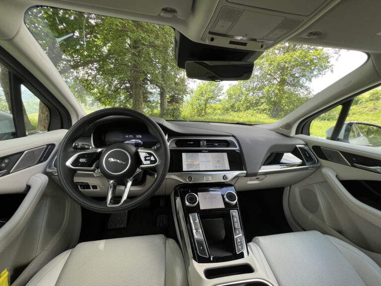 Jaguar I-Pace: le foto della prova su strada