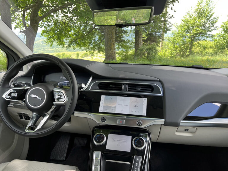 Jaguar I-Pace: le foto della prova su strada