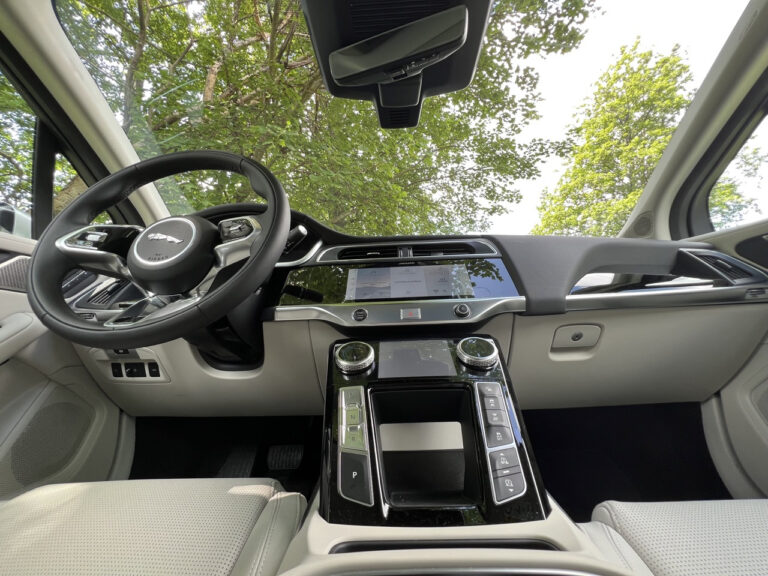 Jaguar I-Pace: le foto della prova su strada