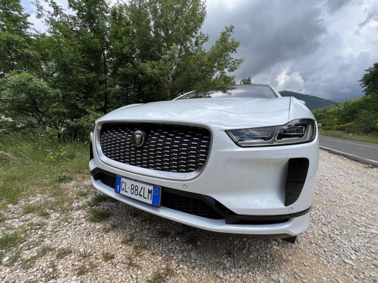 Jaguar I-Pace: le foto della prova su strada