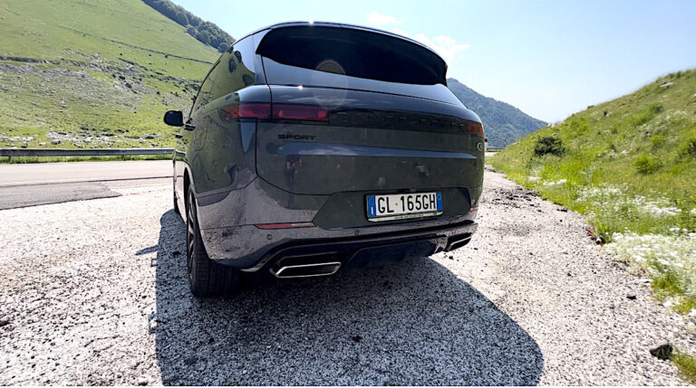 Range Rover Sport plug-in hybrid: le foto della prova su strada