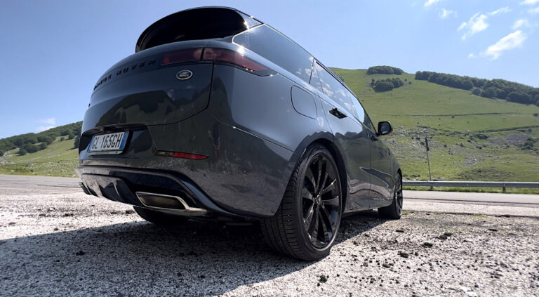 Range Rover Sport plug-in hybrid: le foto della prova su strada