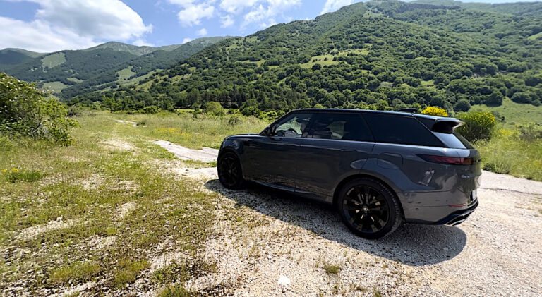 Range Rover Sport plug-in hybrid: le foto della prova su strada