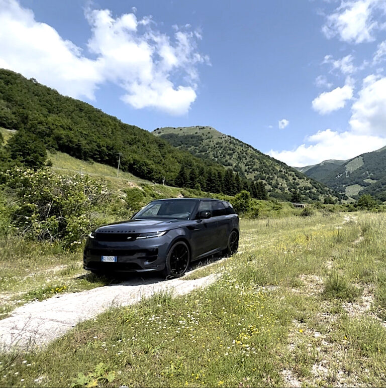 Range Rover Sport plug-in hybrid: le foto della prova su strada
