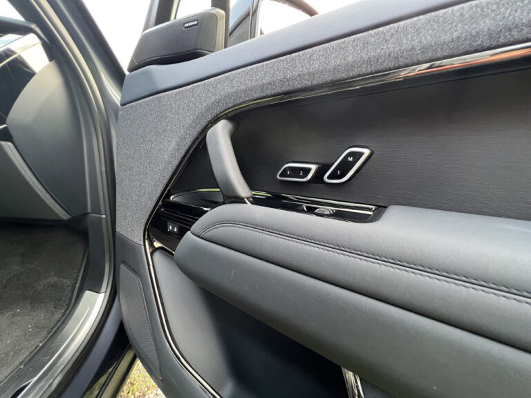 Range Rover Sport plug-in hybrid: le foto della prova su strada