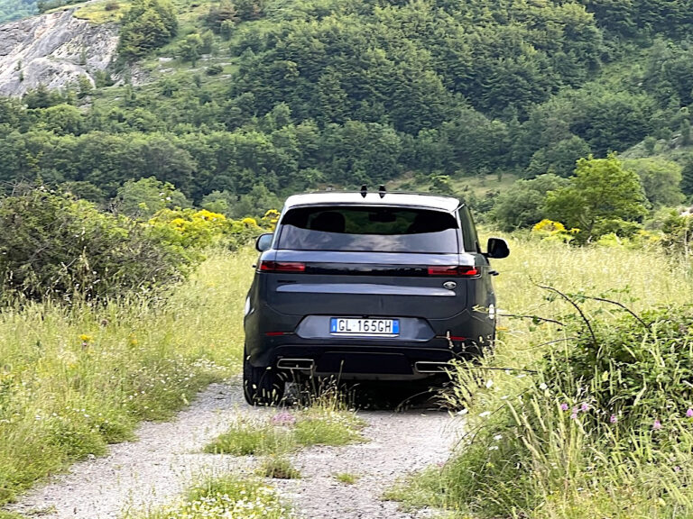 Range Rover Sport plug-in hybrid: le foto della prova su strada