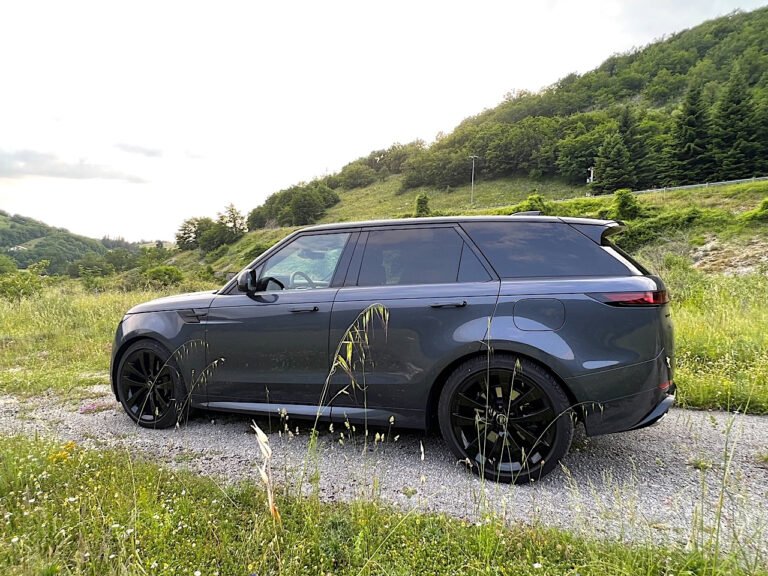 Range Rover Sport plug-in hybrid: le foto della prova su strada