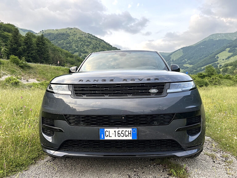 Range Rover Sport plug-in hybrid: le foto della prova su strada