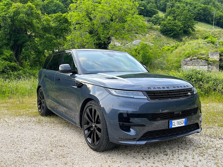 Range Rover Sport plug-in hybrid: le foto della prova su strada