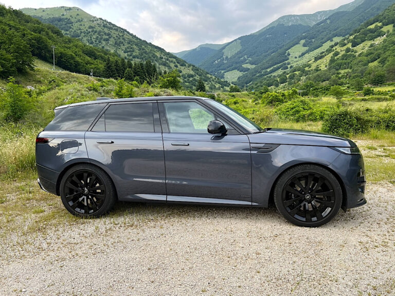 Range Rover Sport plug-in hybrid: le foto della prova su strada
