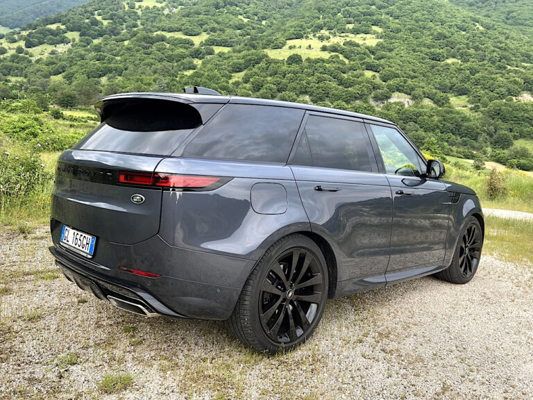 Range Rover Sport plug-in hybrid: le foto della prova su strada