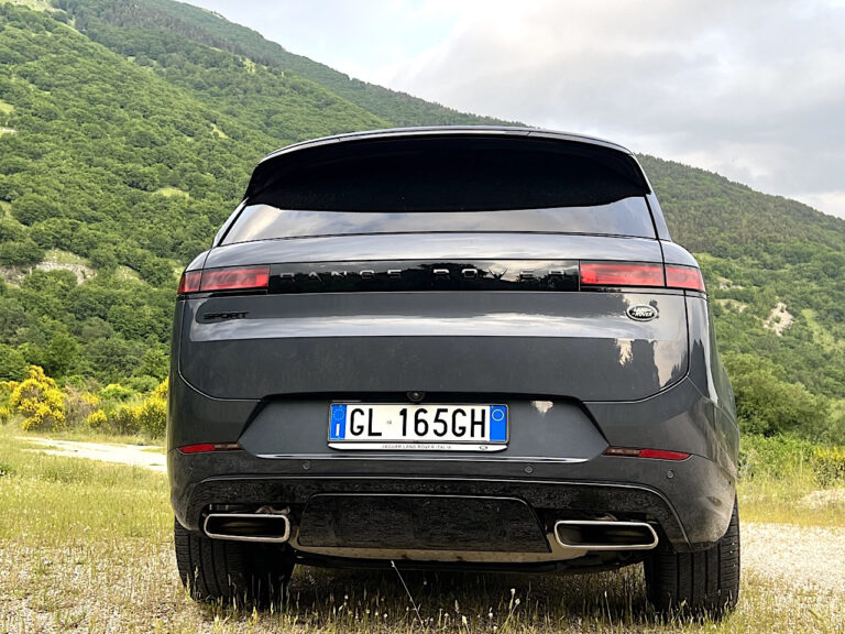 Range Rover Sport plug-in hybrid: le foto della prova su strada