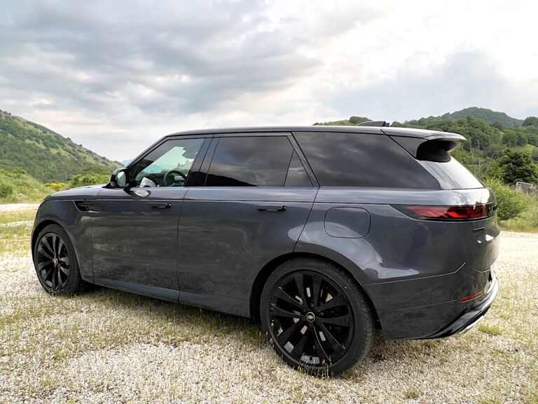 Range Rover Sport plug-in hybrid: le foto della prova su strada