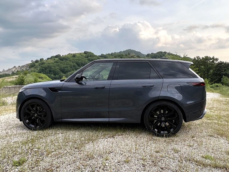 Range Rover Sport plug-in hybrid: le foto della prova su strada
