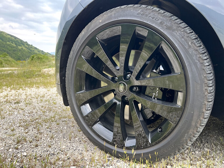 Range Rover Sport plug-in hybrid: le foto della prova su strada