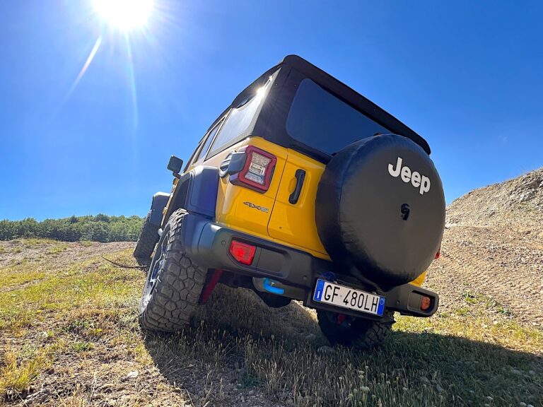 Jeep Wrangler 4Xe Unlimited Rubicon: le immagini
