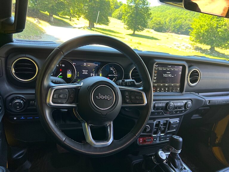Jeep Wrangler 4Xe Unlimited Rubicon: le immagini